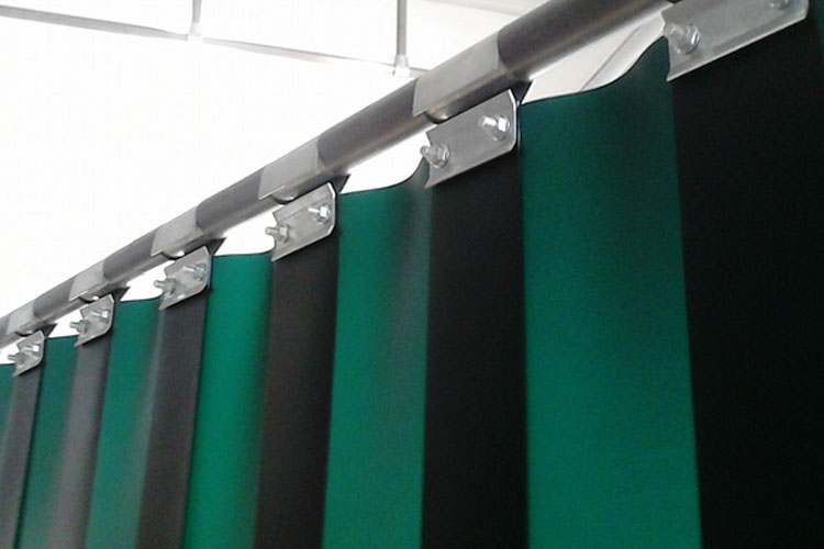 Альтернативой насадке для гребня является трубный фитинг ZWR, который позволяет изготавливать скользящие шторы
